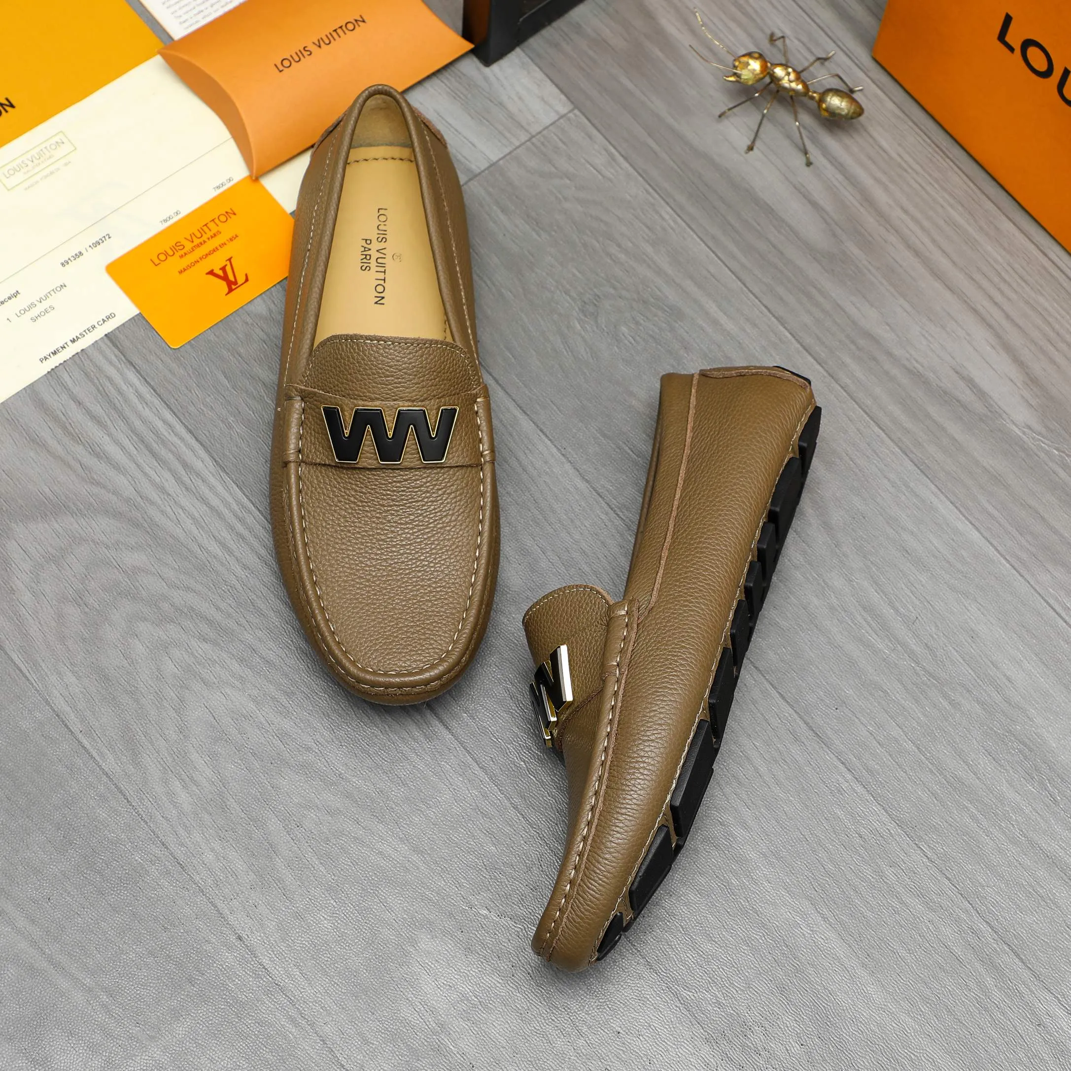 Men's shoes 💰420 Product trademark: LV "Louis Vuitton" casual slip-on shoes Regular size: 38-46 (45.46 custom-made, non-returnable) Product materials: Selected pebbled cowhide upper, sheepskin lining, original rubber outsole
